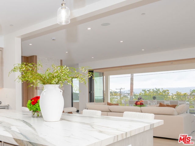 461 Chabela Drive, Manhattan Beach CA: https://media.crmls.org/mediaz/3549ad20-0d94-47b5-8159-a0426bbdb85e.jpg