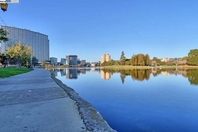 151 Lakeside Dr, Oakland CA: https://media.crmls.org/mediaz/354a155d-782e-46ac-bdce-216b2139b7ca.jpg