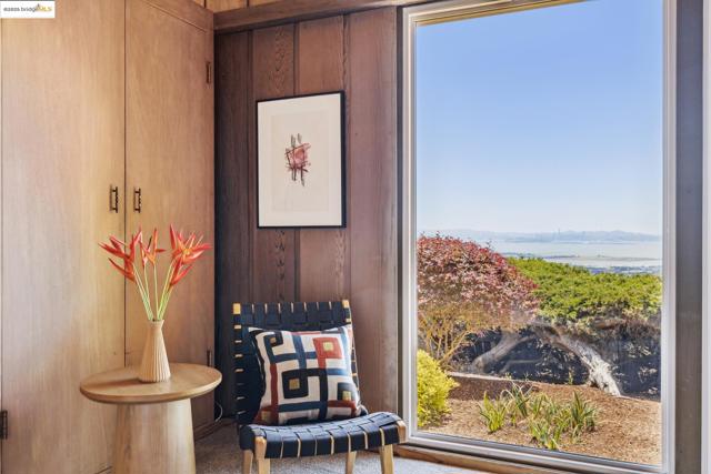 1 Garden Dr, Kensington CA: https://media.crmls.org/mediaz/354a1b40-7ca5-4d52-a554-1ab52e610336.jpg