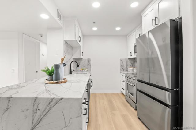 Image 3 of 25 For 5726 La Jolla Blv  206