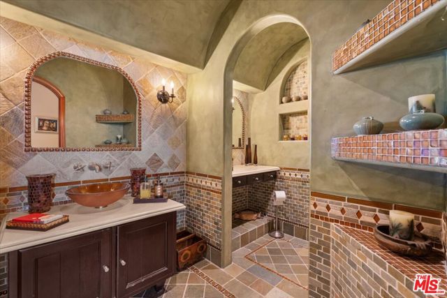 1740 Carla, Beverly Hills CA: https://media.crmls.org/mediaz/354a39e4-8ecc-46cf-8feb-e1d048b943bb.jpg