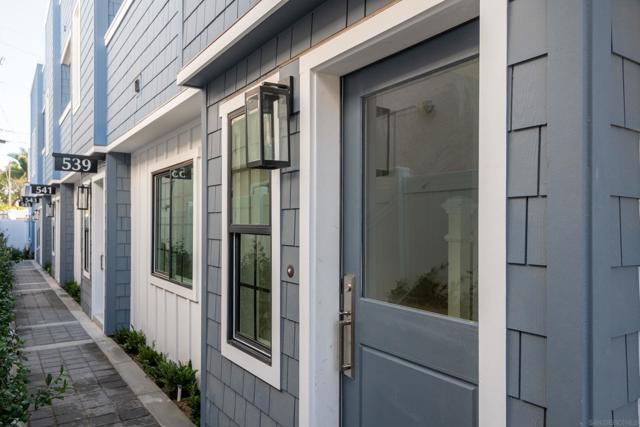 541 Orange Ave, Coronado CA: https://media.crmls.org/mediaz/354a4cdb-5f87-46a1-808b-3a94f0ad8d07.jpg