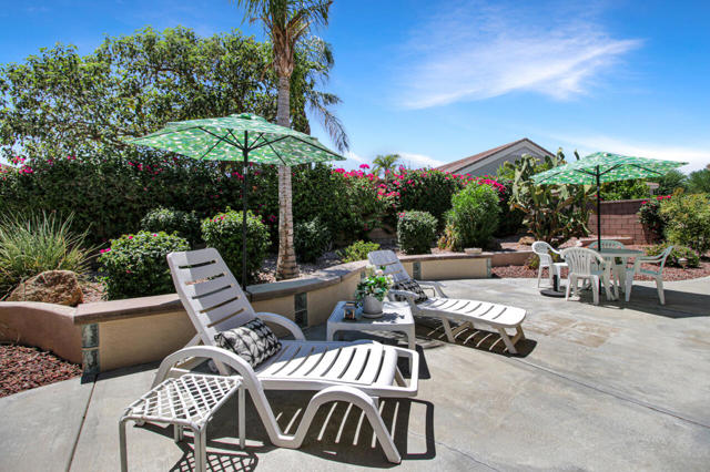35925 Rosemont Drive, Palm Desert CA: https://media.crmls.org/mediaz/354b08c5-1d4a-4b21-ba3b-4cfd273ac01c.jpg