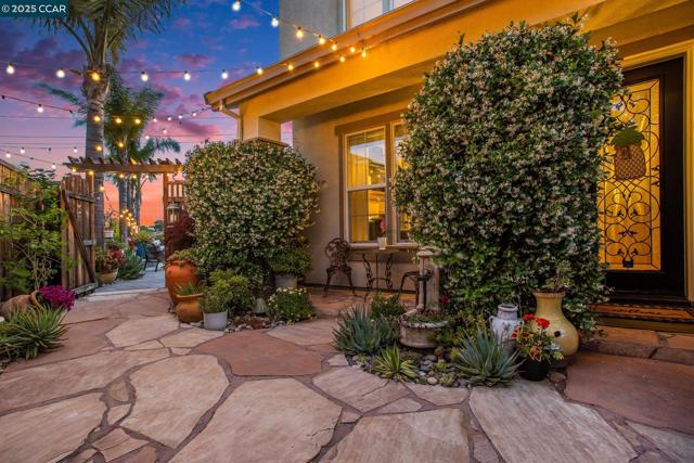 4001 Browning Dr, Concord CA: https://media.crmls.org/mediaz/354b35ce-97f9-449f-8495-9e3959546981.jpg