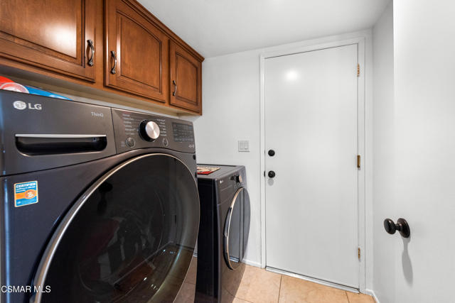 3961 Springtime Lane, Moorpark CA: https://media.crmls.org/mediaz/354b8dc9-fbfe-4fda-9aa6-41e510ebaa6f.jpg
