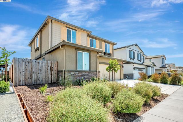 859 Helmsley Dr, Vacaville CA: https://media.crmls.org/mediaz/354bead2-a668-4c88-a945-ad96e4dbc3c6.jpg