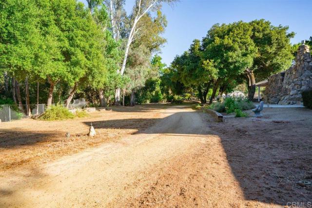 16635 Highland Valley Rd, Ramona CA: https://media.crmls.org/mediaz/354bf230-2d00-4e78-8e12-2b7c6948aa2d.jpg
