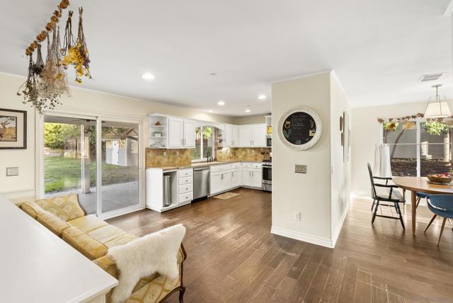 1328 Woodhaven Dr, Oceanside CA: https://media.crmls.org/mediaz/354c1719-11bd-4e8b-a267-1b6c196e7896.jpg