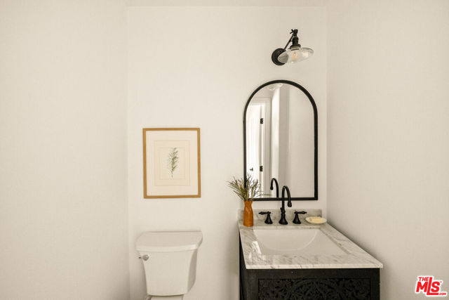 3928 S Bronson Avenue, Los Angeles CA: https://media.crmls.org/mediaz/354c4289-12a6-4197-b84e-16691a4bd0ac.jpg