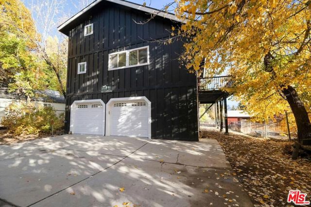 993 Cameron Drive, Big Bear CA: https://media.crmls.org/mediaz/354c9822-201d-45ce-9983-25a298b3480d.jpg