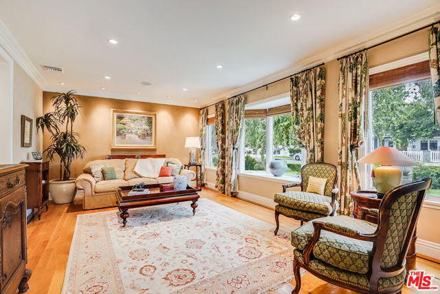 4246 STERN Avenue photo 3