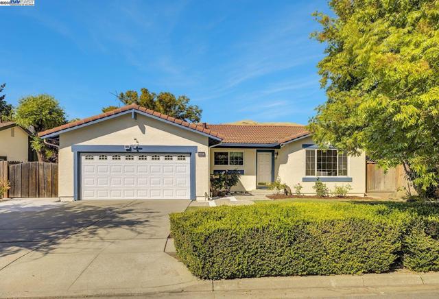 40652 Encanto Way, Fremont CA: https://media.crmls.org/mediaz/354ccb02-5087-4086-a537-9e7839302308.jpg