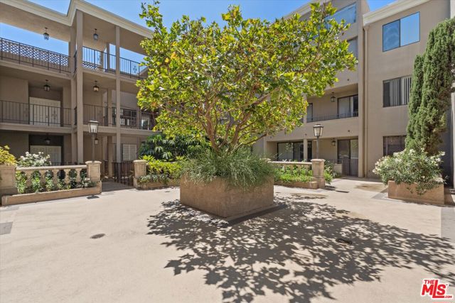 8455 Fountain Avenue, West Hollywood CA: https://media.crmls.org/mediaz/354cce96-6529-4ad7-a302-5df52f13d0c3.jpg