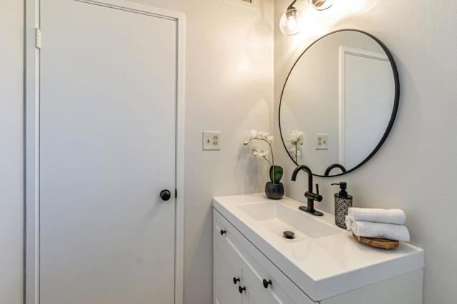 181 Del Medio Avenue, Mountain View CA: https://media.crmls.org/mediaz/354d3534-6326-4d4b-9a7c-35f6eab8d53c.jpg