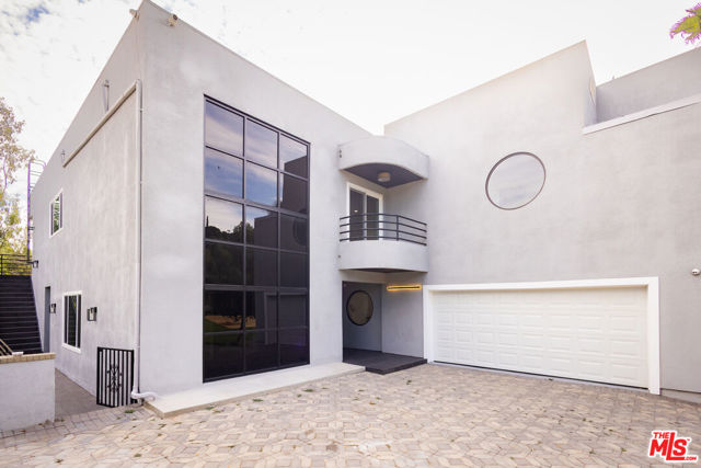 21329 Mulholland Drive, Woodland Hills CA: https://media.crmls.org/mediaz/354d832f-b711-4212-ac63-f9d5738c7ee4.jpg
