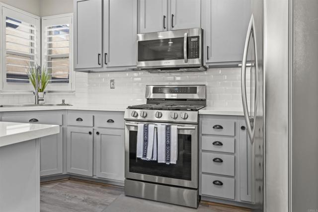 2194 Honeybee Street, Chula Vista CA: https://media.crmls.org/mediaz/354d9273-da40-46db-801d-99443e030452.jpg