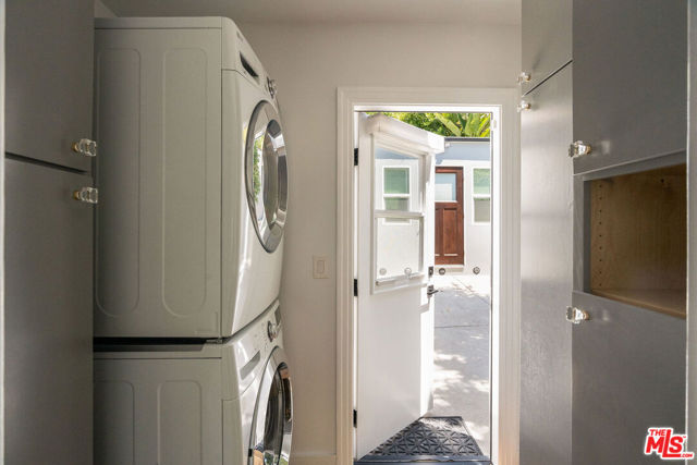 1414 N Coronado Terrace, Los Angeles CA: https://media.crmls.org/mediaz/354d9622-2c58-4a56-953e-1cac6767181d.jpg