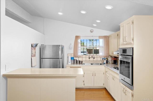 Detail Gallery Image 10 of 31 For 2735 Mission Village Dr, San Diego,  CA 92123 - 4 Beds | 2 Baths