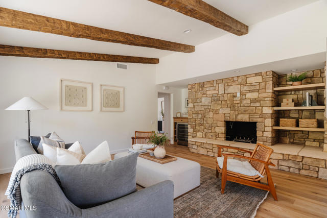 1207 Westridge Drive, Ventura CA: https://media.crmls.org/mediaz/354e86a8-a26f-42ba-a53e-b4bca9a64a02.jpg