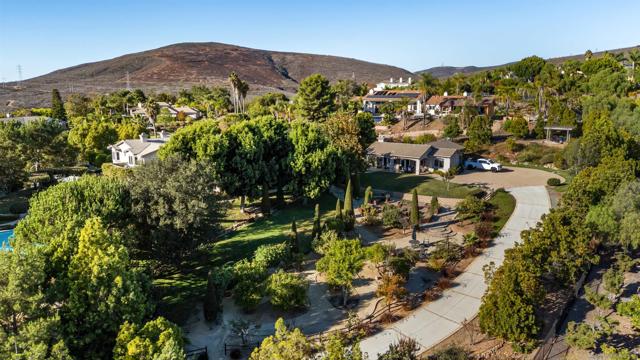 301 Cantle Lane, Encinitas CA: https://media.crmls.org/mediaz/354ef6c8-c77b-42bc-ae39-5b146ea2ab3a.jpg