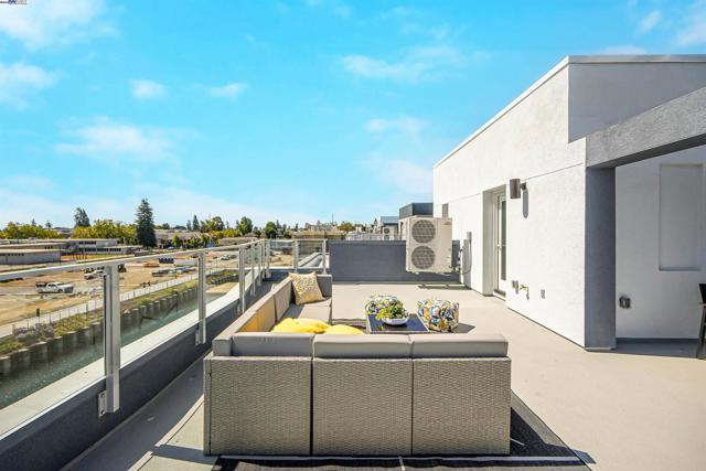 2388 Stanford Street, Alameda CA: https://media.crmls.org/mediaz/354f3618-8ade-44c8-b72f-e6be0cbf5a40.jpg