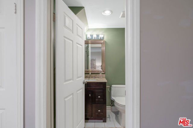 3743 S Canfield Avenue, Los Angeles CA: https://media.crmls.org/mediaz/354f546c-6cad-47e7-b3f0-3e00fd9a5112.jpg
