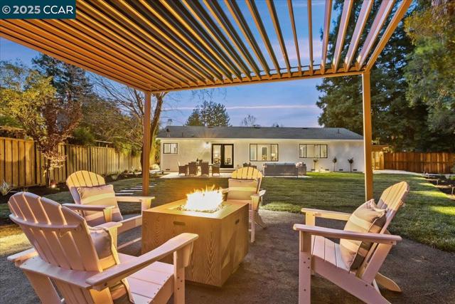 721 Sinnet Ct, Danville CA: https://media.crmls.org/mediaz/354f7f50-fdb6-4c10-9328-ff52d4a08c70.jpg