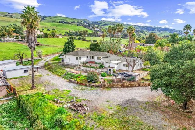 2363 Pleasant Acres Drive, San Jose CA: https://media.crmls.org/mediaz/35502c99-e52b-45b1-89a3-e383ec9a1149.jpg