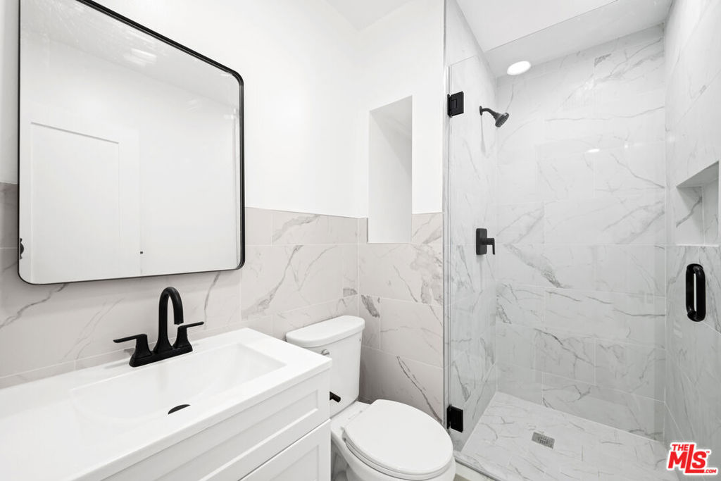 https://media.crmls.org/mediaz/3550854d-3dad-4bc4-b8a5-ce6df3ede1f2.jpg?preset=X-Large