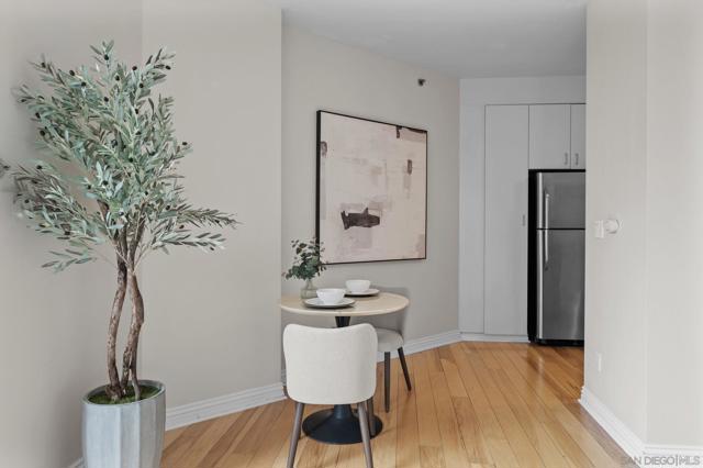 702 Ash St., San Diego CA: https://media.crmls.org/mediaz/3550924c-27ce-419a-be90-4aa969330a0b.jpg