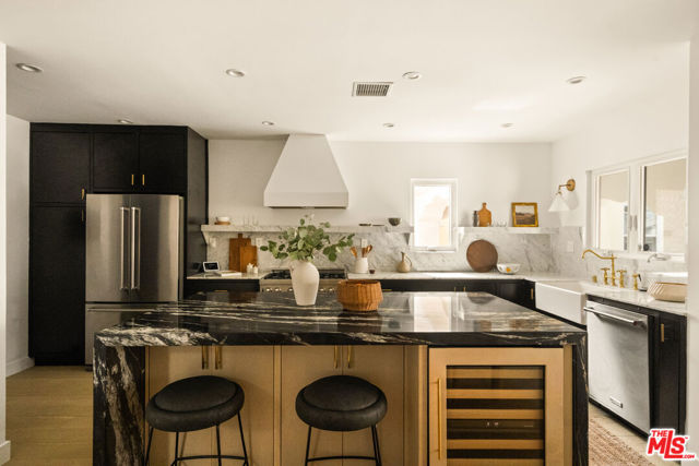 3928 S Bronson Avenue, Los Angeles CA: https://media.crmls.org/mediaz/355128d2-79d5-4843-83ef-b7f110f1aeae.jpg