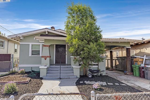 2708 60th Avenue, Oakland CA: https://media.crmls.org/mediaz/3551b654-ae2b-4d95-bb98-ab501d2a5c0e.jpg