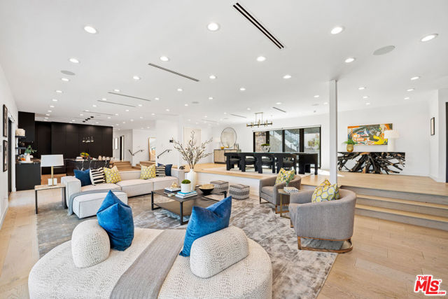 19536 Wells Drive, Tarzana CA: https://media.crmls.org/mediaz/35524196-9b6b-45af-b7d9-e112dd9157fe.jpg