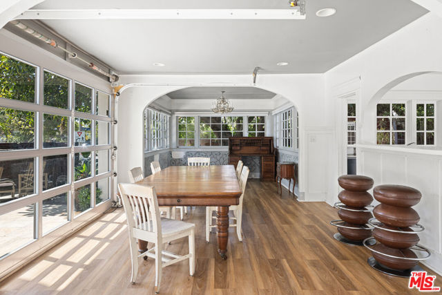 837 Venice Boulevard, Venice CA: https://media.crmls.org/mediaz/3552b09a-959f-4e52-be9a-7028ab918d9e.jpg