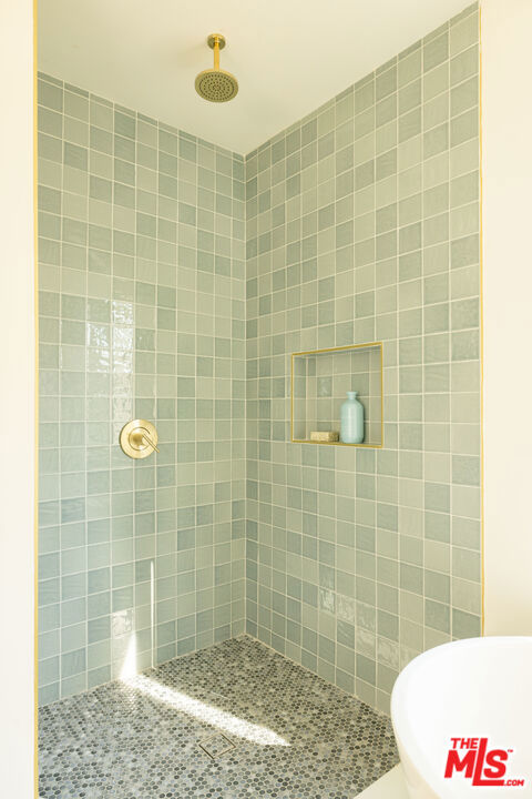 1336 Armadale Avenue, Los Angeles CA: https://media.crmls.org/mediaz/35534ed7-d393-44bc-b8f3-66eaef3a3017.jpg