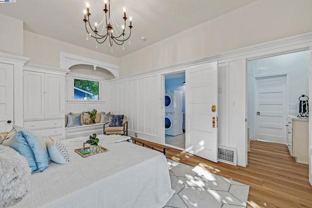 624 N 17Th St, San Jose CA: https://media.crmls.org/mediaz/3553b37f-8ca0-4c94-b3d0-b8090b0de5cf.jpg
