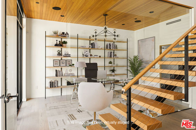 436 N Plymouth Boulevard, Los Angeles CA: https://media.crmls.org/mediaz/35542d77-e379-41a9-b9d8-e86fc0f9e77f.jpg