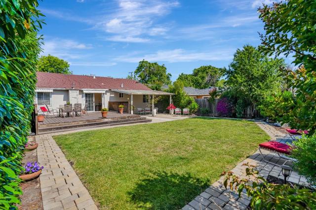 1320 Windermere Avenue, Menlo Park CA: https://media.crmls.org/mediaz/3554d9d1-76bd-41e4-9200-5f409d4c43e5.jpg