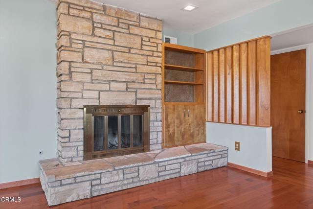 221 Seton Hall Avenue, Ventura CA: https://media.crmls.org/mediaz/3555595b-c44e-4130-b2ae-06c8dc690d3e.jpg
