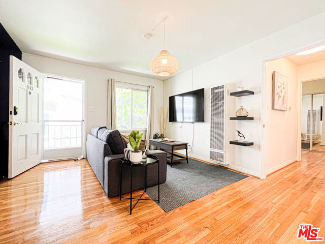 1173 Amherst Avenue, Los Angeles CA: https://media.crmls.org/mediaz/35563c2e-2e59-400c-9ae5-2517f88e62be.jpg