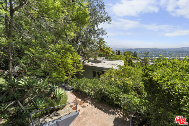 3625 Lowry Road, Los Angeles CA: https://media.crmls.org/mediaz/355643ac-b23e-42b6-ba1e-b921884026c1.jpg