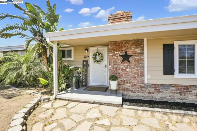 1941 Eden Plains Rd, Brentwood CA: https://media.crmls.org/mediaz/35564404-8ffa-4236-85bc-ea60c47337c2.jpg