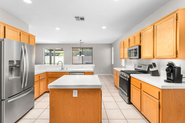 80722 Diamondback Trail, Indio CA: https://media.crmls.org/mediaz/3556619a-39cd-4ab9-bd6c-6ee01bc96f01.jpg