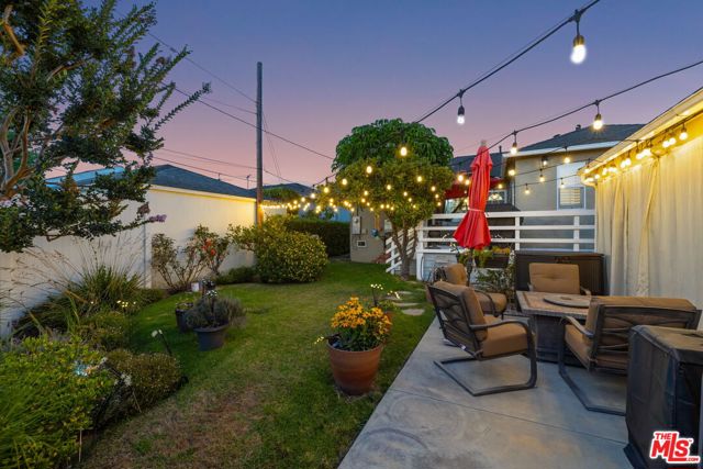 5715 Valley Ridge Avenue, Los Angeles CA: https://media.crmls.org/mediaz/35568839-5bf3-4f4b-bffd-1de038c4b570.jpg