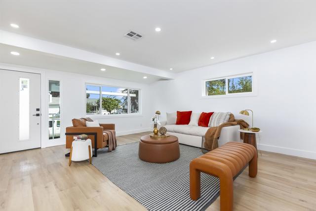 Detail Gallery Image 15 of 75 For 3840 Tomahawk Ln, San Diego,  CA 92117 - 5 Beds | 2 Baths