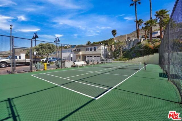 11770 Pacific Coast Highway, Malibu CA: https://media.crmls.org/mediaz/355745c1-52ca-44a5-b9cf-afaeae58513e.jpg