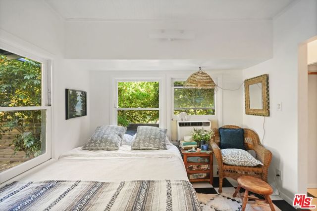 860 Old Topanga Canyon Road, Topanga CA: https://media.crmls.org/mediaz/355820e3-66e2-4264-80db-05f8983dde89.jpg
