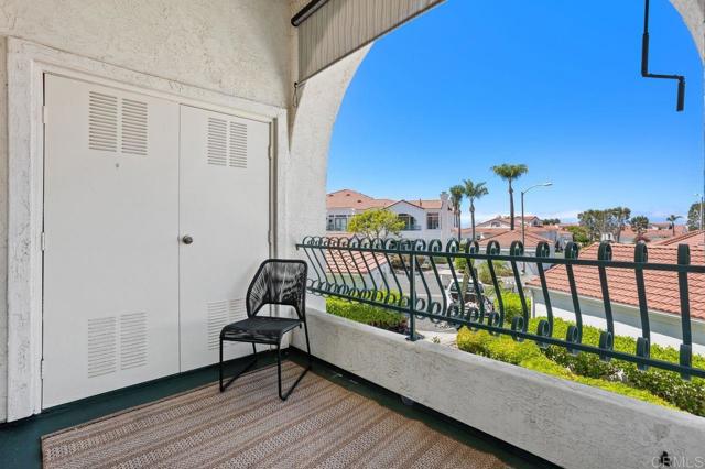 3325 Genoa Way, Oceanside CA: https://media.crmls.org/mediaz/35589071-0ded-4903-b490-1ea7f31d079e.jpg