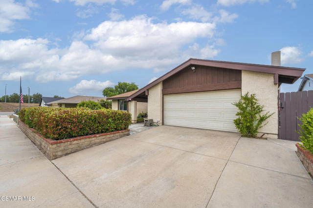 2653 N Broadmoor Avenue, Simi Valley CA: https://media.crmls.org/mediaz/3558a7ae-1866-4c46-9c9b-b8ff5bcb8123.jpg