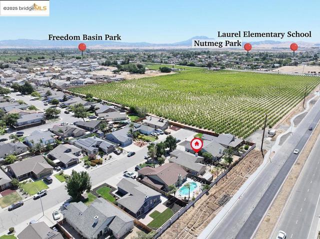 668 Miller Dr, Oakley CA: https://media.crmls.org/mediaz/3558d172-19f2-4c99-aa41-d86882ba6742.jpg